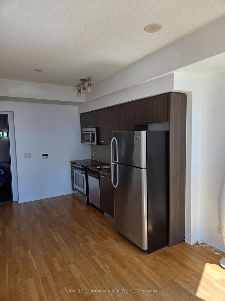 Property Photo:  832 Bay Street 4209  ON M5S 1Z6 
