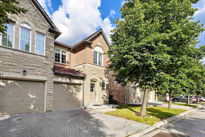 Property Photo: 5260 McFarren Boulevard 31 ON L5M 7J1