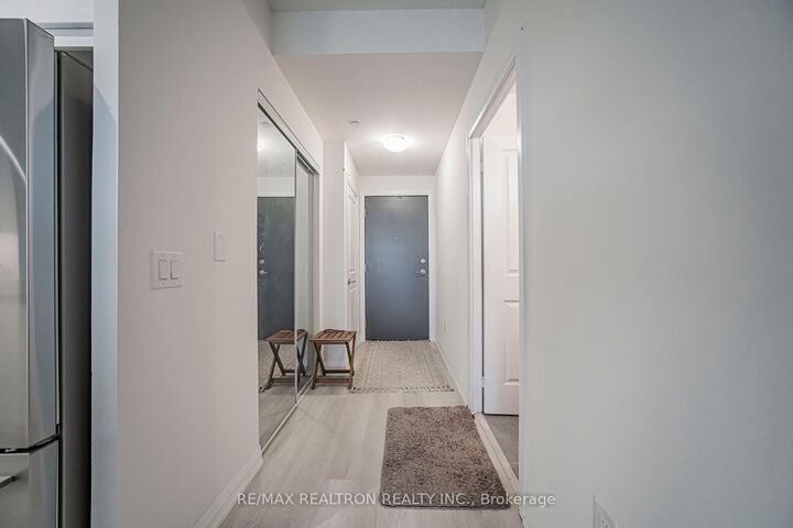 Property Photo: 3260 Sheppard Avenue E 2203 ON M1T 3K3