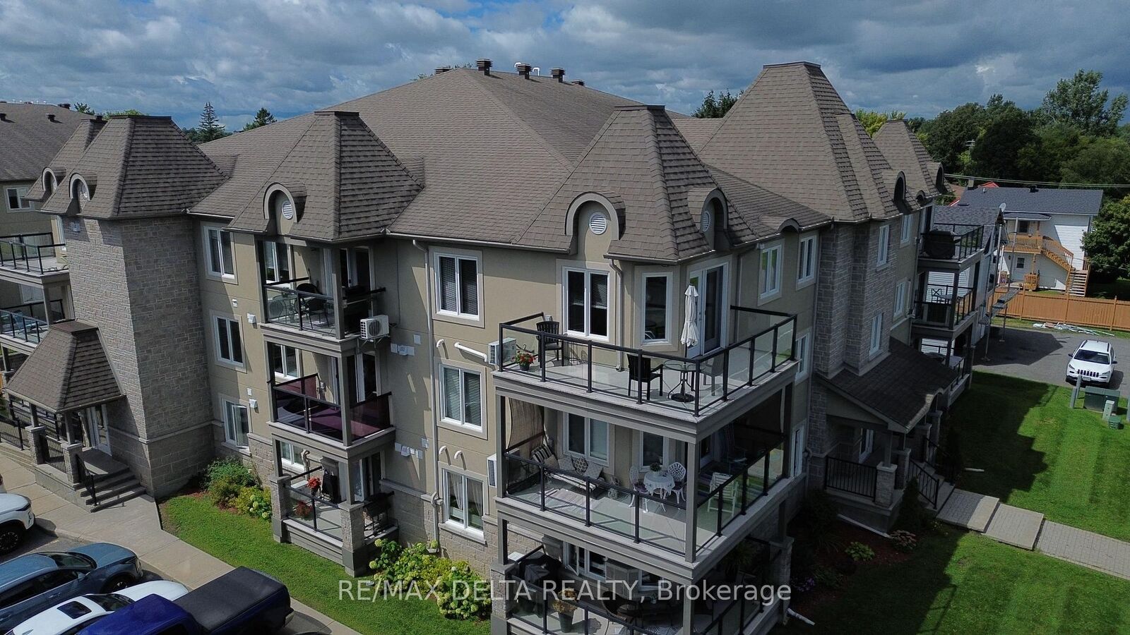 Property Photo:  755 Brébeuf Street 301  ON K0A 1M0 