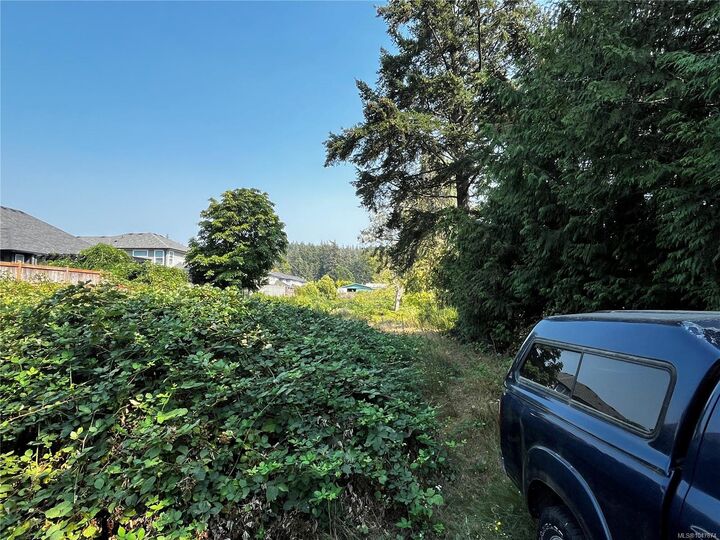 Property Photo: 3409 Luxton Rd BC V9Z 2Z3