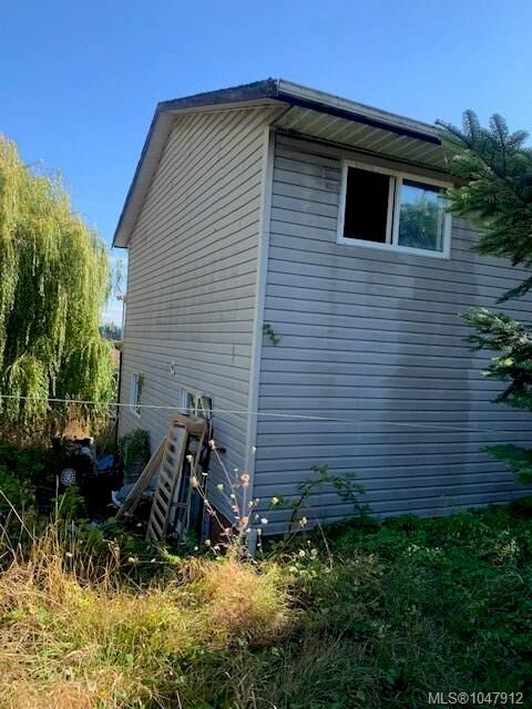 Property Photo: 989 Plecas Cres BC V9R 5R7