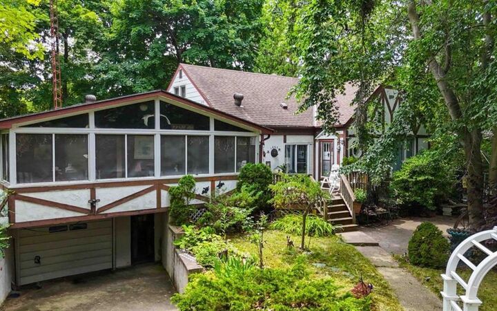 Property Photo: 1065 Lakeshore Road ON N7V 2V5
