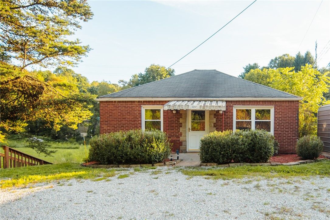 Property Photo:  787 Route 30  PA 15126 