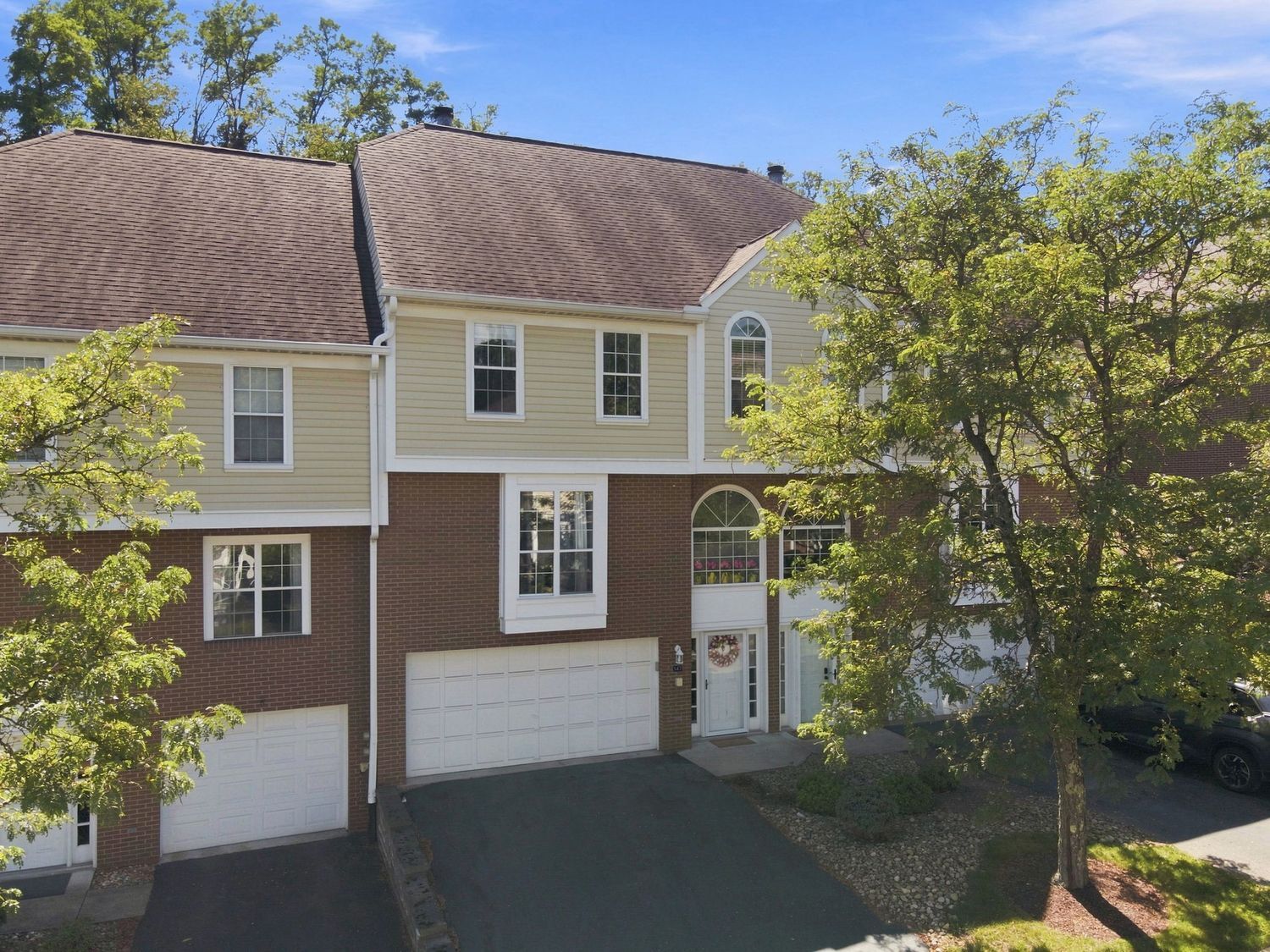 Property Photo:  547 Lakewood Drive  PA 15146 
