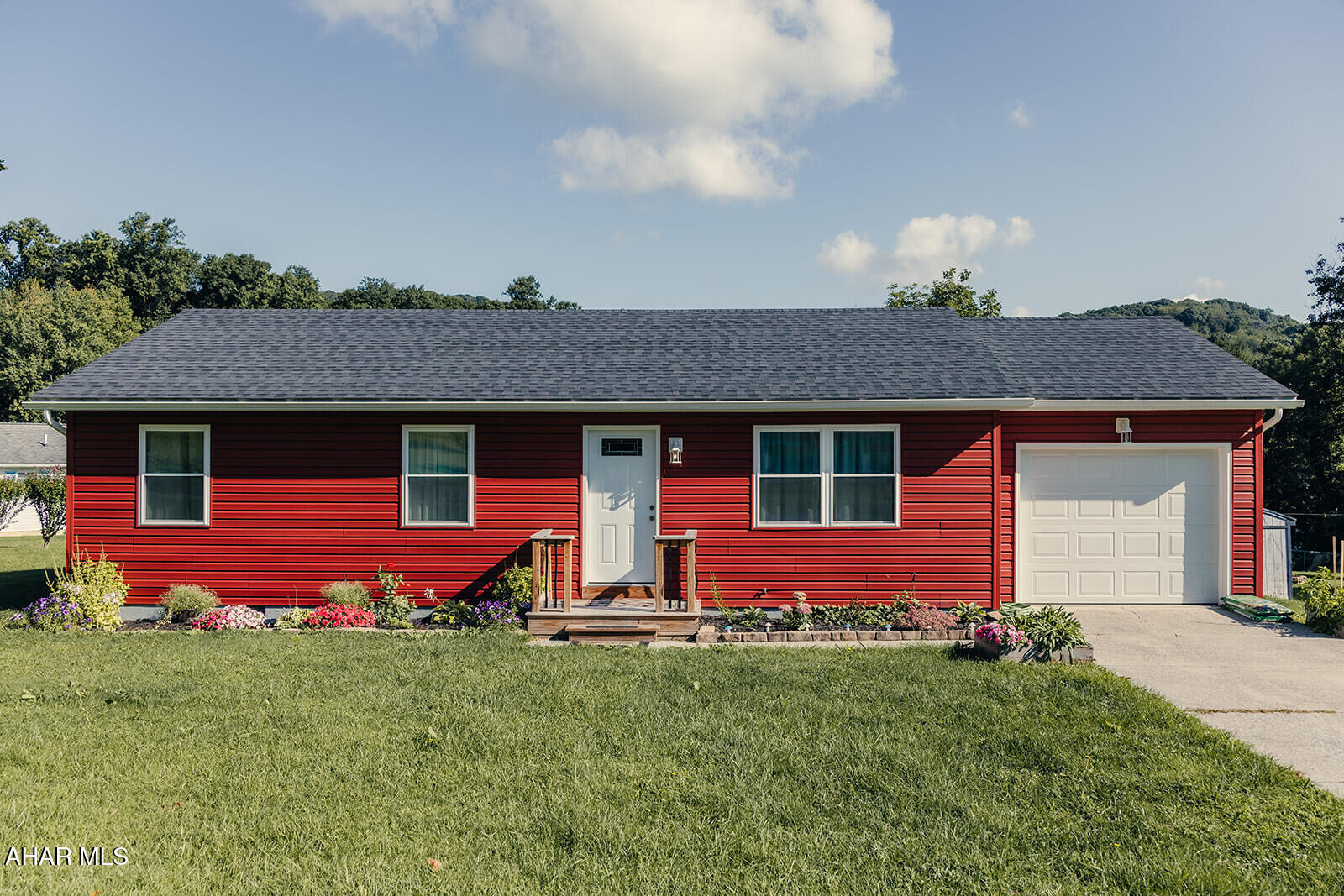 Property Photo: 1317 Spring Run Drive PA 16601