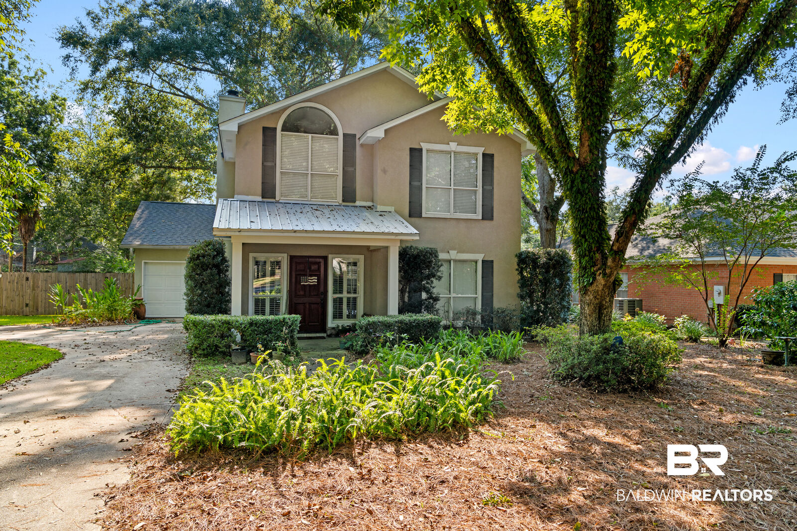 Property Photo: 2102 Victoria Drive AL 36526