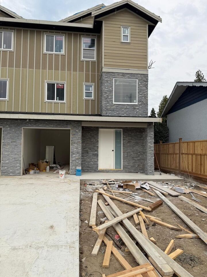Property Photo: 9820 130 Street 101 BC V3T 3L3