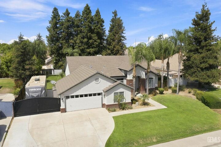 Property Photo:  15618 Clarisse Street  CA 93314 