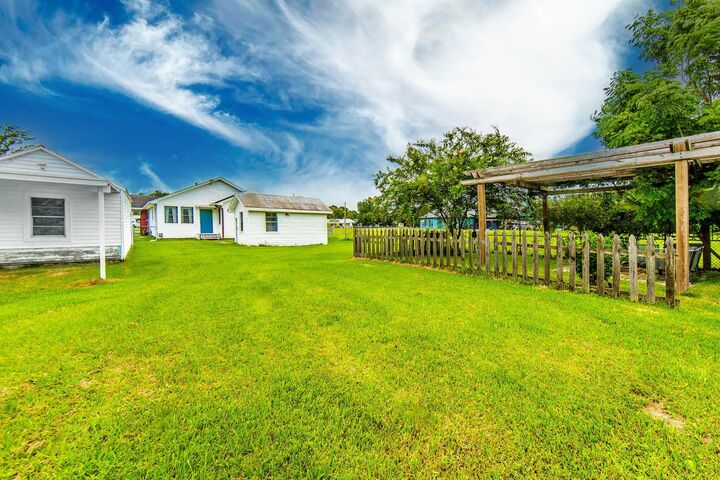 Property Photo:  1095 Highway 304  LA 70301 
