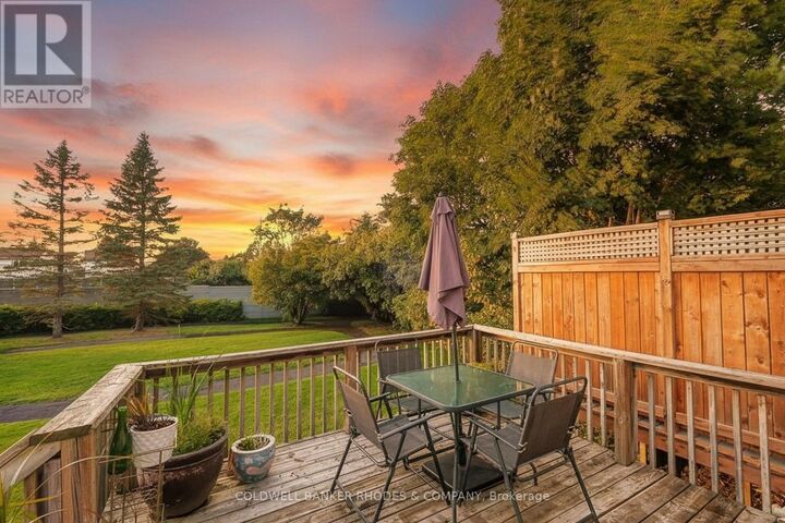 Property Photo:  157 Gladeview Private  ON K1T 4C4 