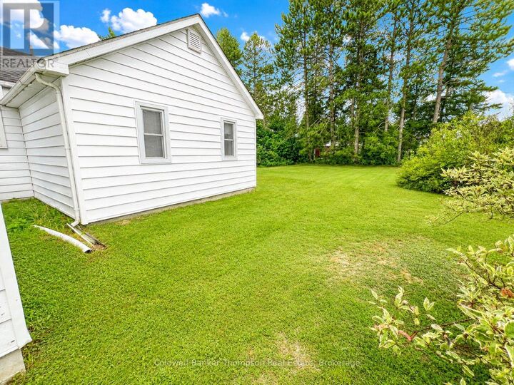 Photo de la propriété:  18 Eagle Lake Road  ON P0A 1X0 