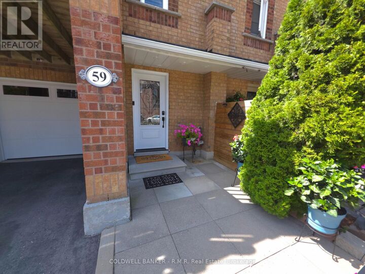 Property Photo:  2 Hedge End Road 59  ON M1B 5Z8 