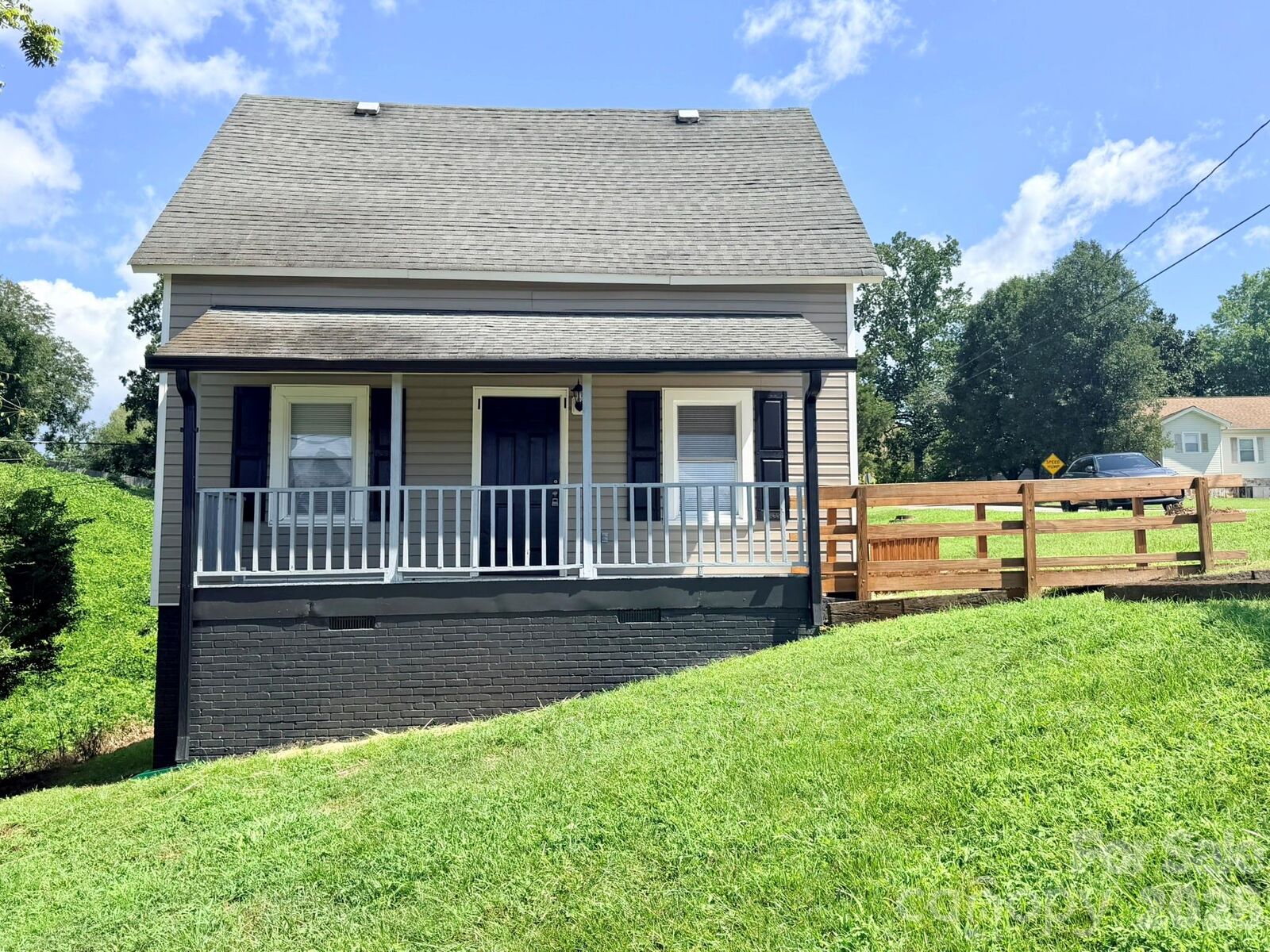 Property Photo: 301 Magnolia Street NC 28630
