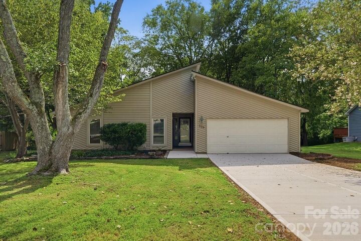 Property Photo: 326 Vista Grande Circle NC 28226