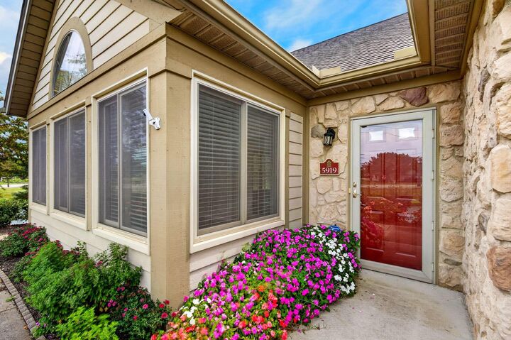 Property Photo:  5919 Landings Pond Place  OH 43123 