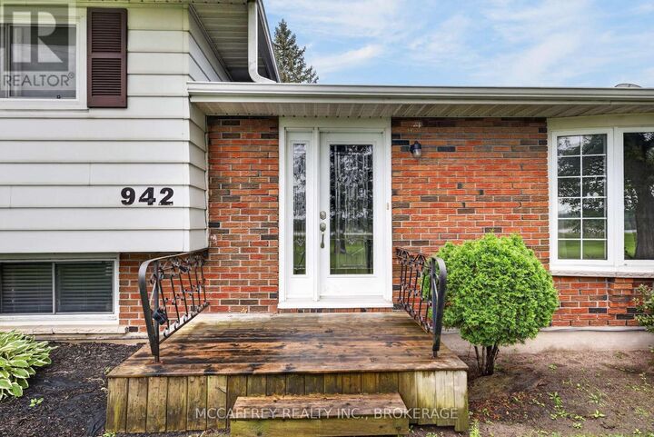 Property Photo:  942 County Rd 1 East  ON K7R 3L2 