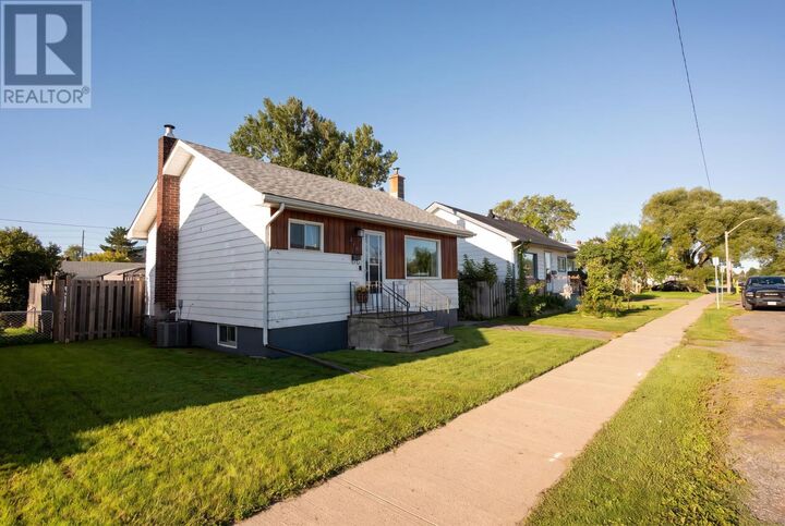 Property Photo:  218 Christina Street E  ON P7E 4N7 