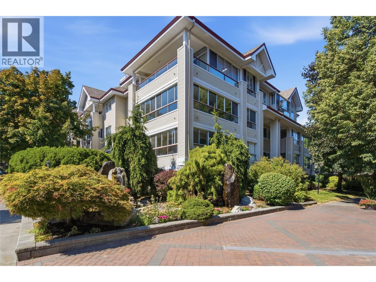 Property Photo: 940 Glenwood Avenue 212 BC V1Y 9P2