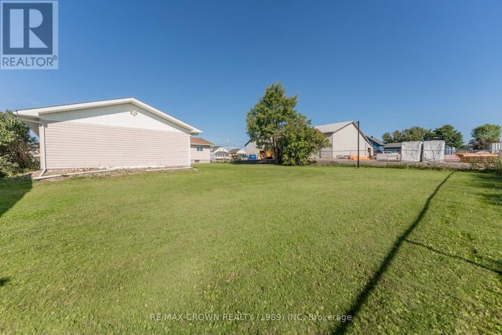 Property Photo:  20 Brunelle Road South  ON P5N 2T2 