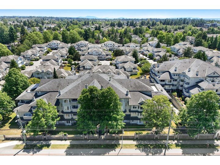 Photo de la propriété: 12160 80 Avenue 406 BC V3W 0V3