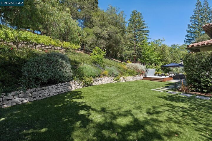 Property Photo:  31 Sandy Ct  CA 94563 