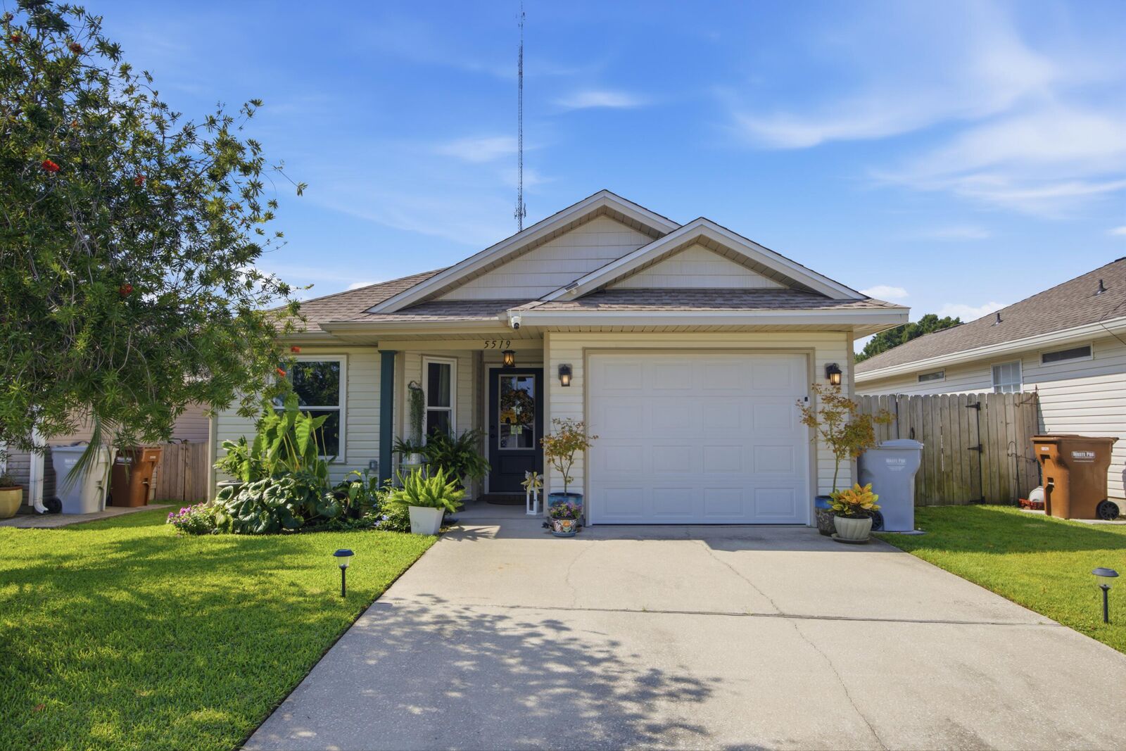 Property Photo: 5519 Sea Spray Court FL 32563