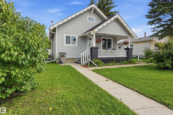 Property Photo:  5232 51 Avenue  AB T0B 3H0 