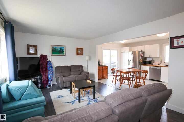 Property Photo:  4811 50 Street  AB T0G 1L0 
