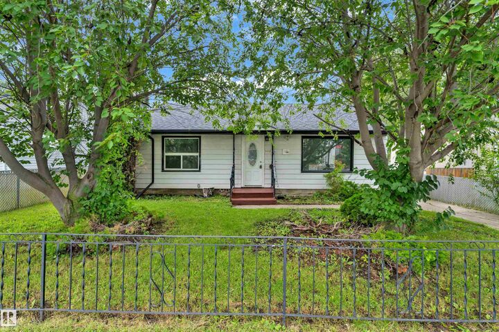 9416 153 Street NW — photo 1