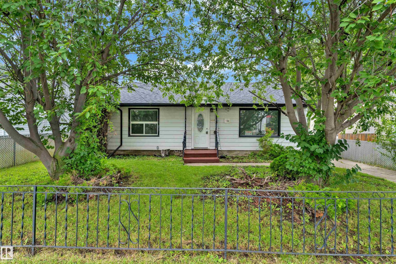 Property Photo:  9416 153 Street NW  AB T5R 1R3 