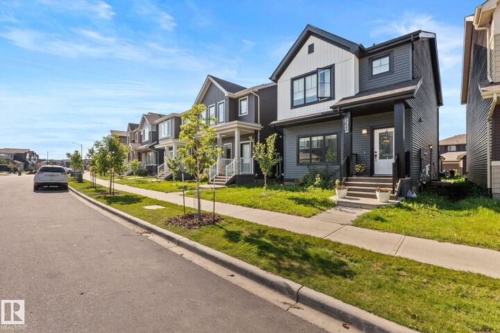 Property Photo:  4023 Hawthorn Link Link SW  AB T6X 1Y6 