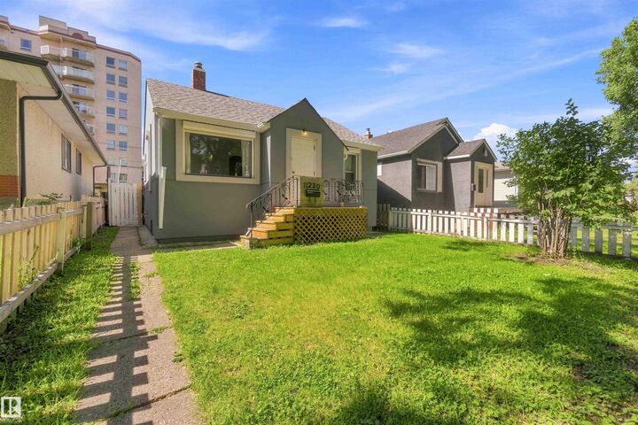 Property Photo:  11220 84 Street NW  AB T5B 3A9 