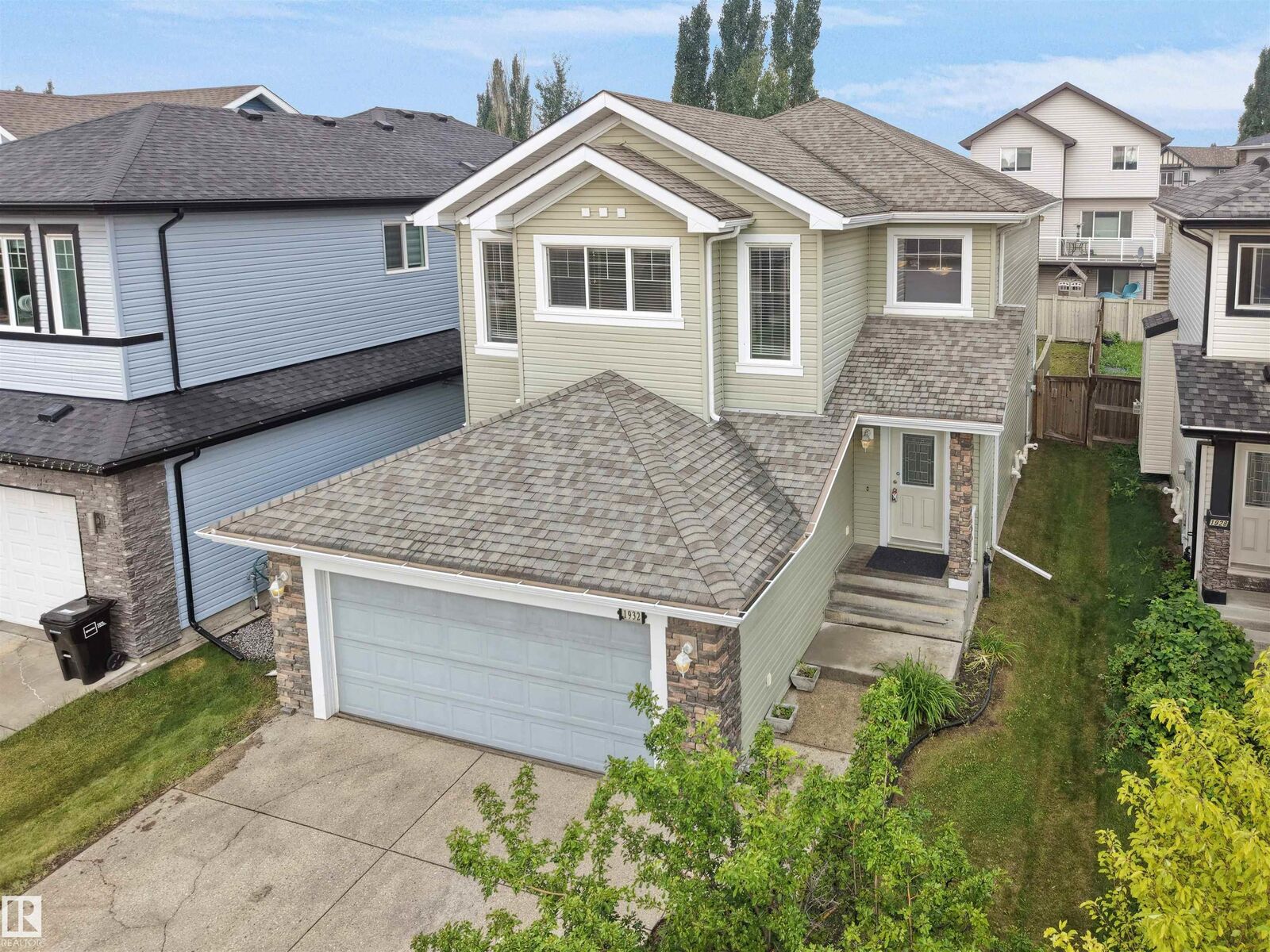 Property Photo:  1932 67 Street SW  AB T6X 0L9 