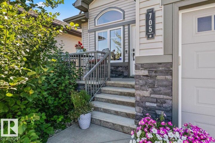 Property Photo:  705 Saffron Point(E)  AB T8H 0V1 