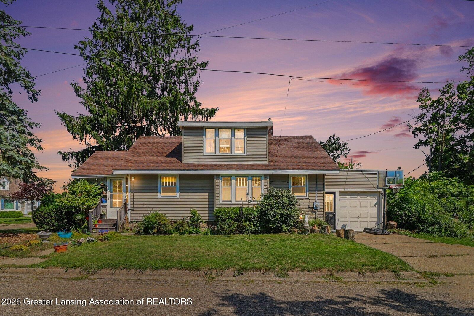 Property Photo:  1933 Harding Avenue  MI 48910 