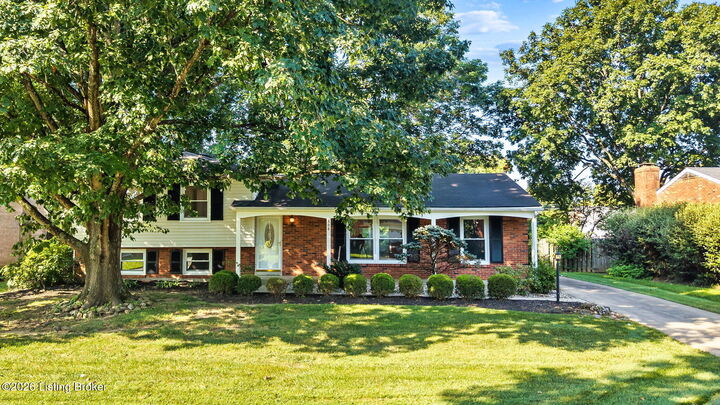 Property Photo:  808 Foxwood Ave  KY 40223 