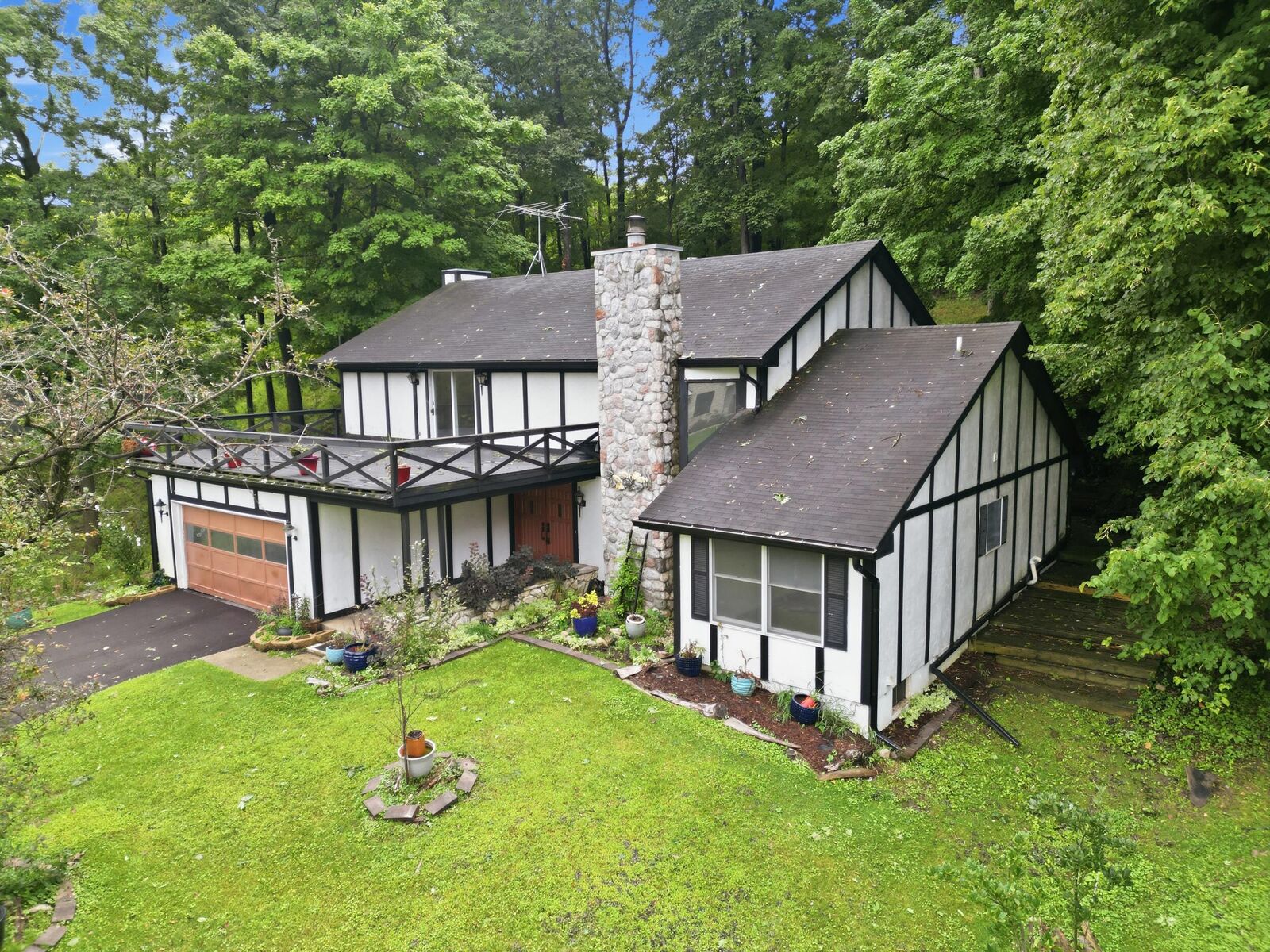 Property Photo:  456 Roxbury Road  IN 46385 