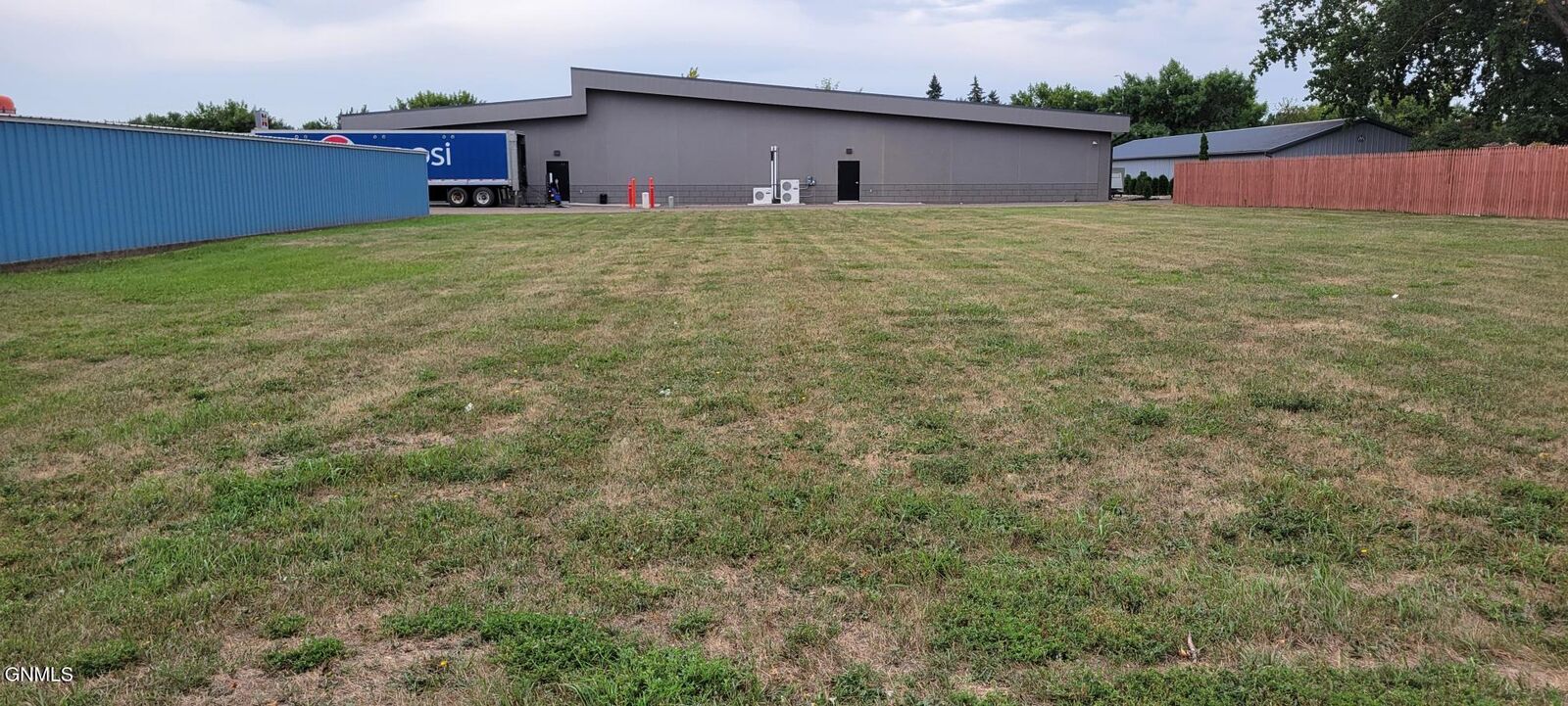 Property Photo:  818 14th NE  ND 58401 