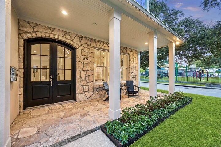 Property Photo:  2929 Sunset Boulevard  TX 77005 