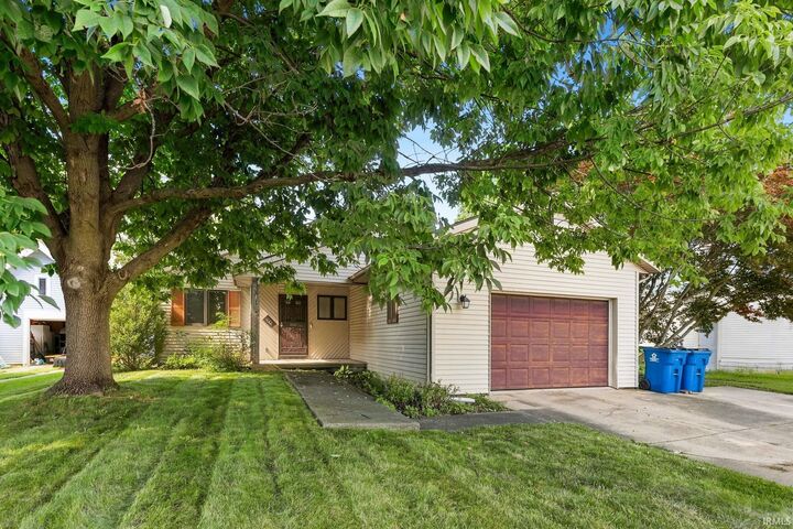 Property Photo:  915 Bell Avenue  IN 46774-1269 