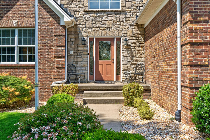Property Photo:  704 Autumn Court  KY 40475 