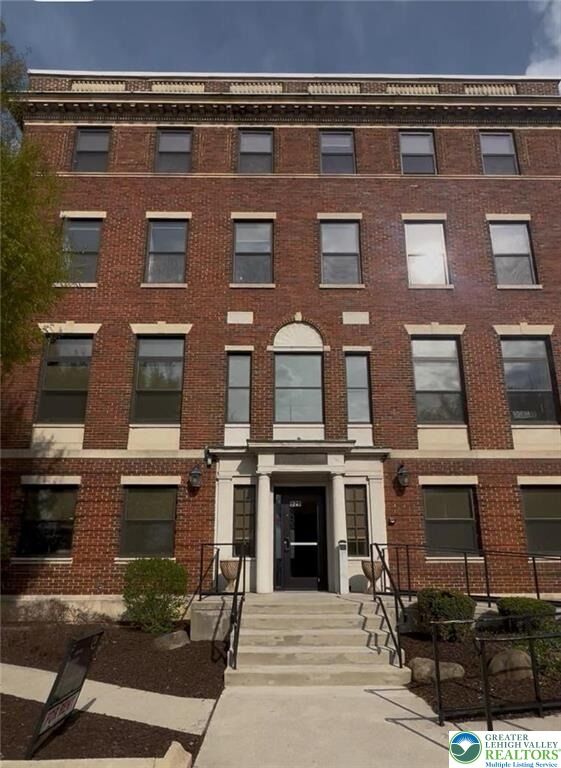 Property Photo:  528 N New Street 2  PA 18018 