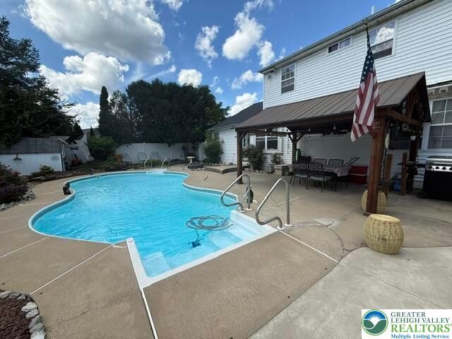 Property Photo:  2170 Black Forest Drive  PA 18037 