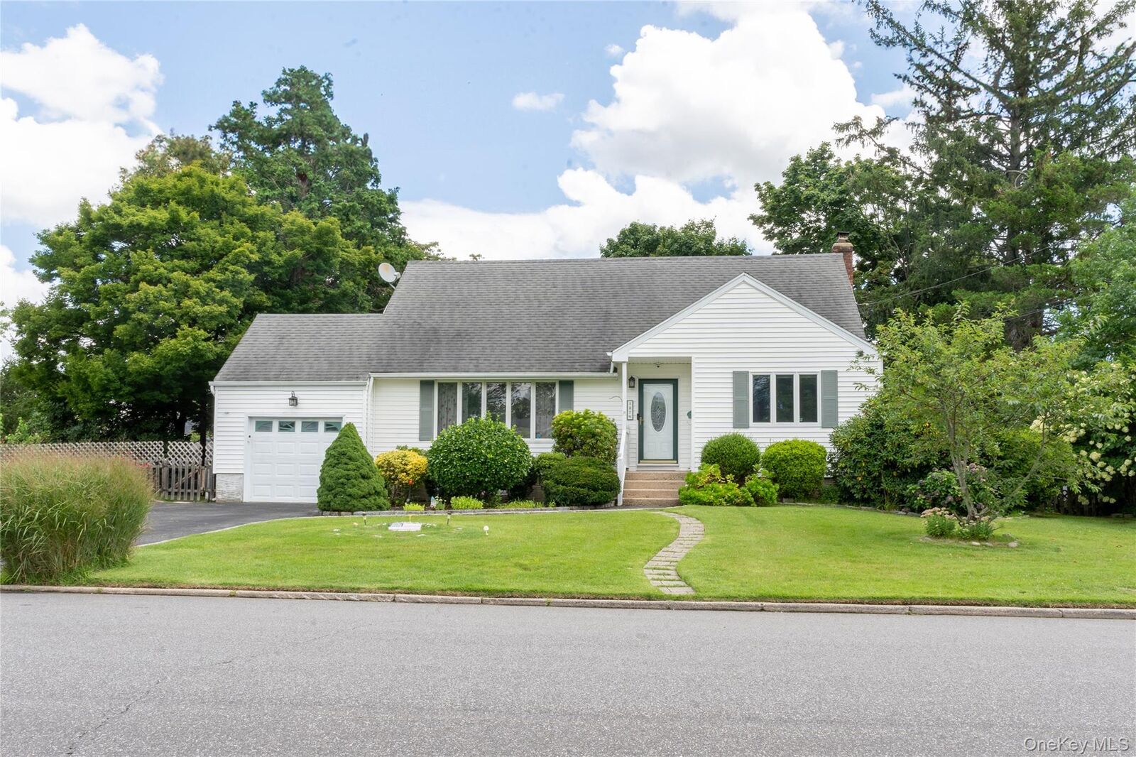 Property Photo:  127 Suffolk Avenue  NY 11704 