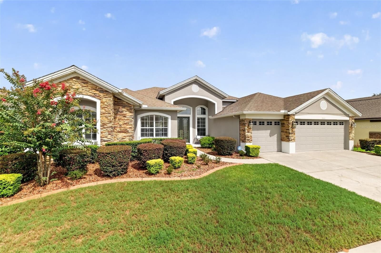 Property Photo: 9085 Laurel Ridge Drive FL 32757