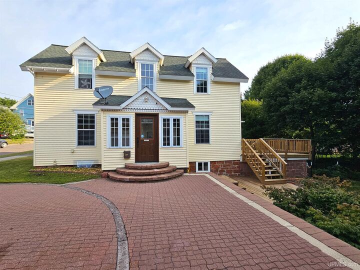 Property Photo:  913 Maple Street  MI 49945 