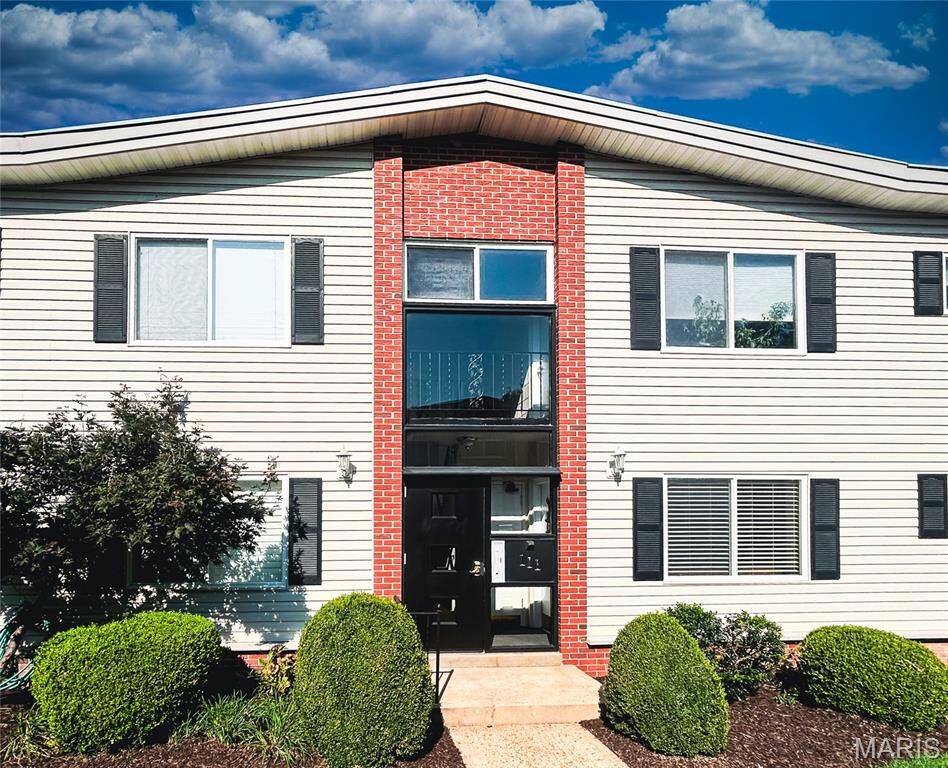 Property Photo:  111 E Washington Avenue 1N  MO 63122 