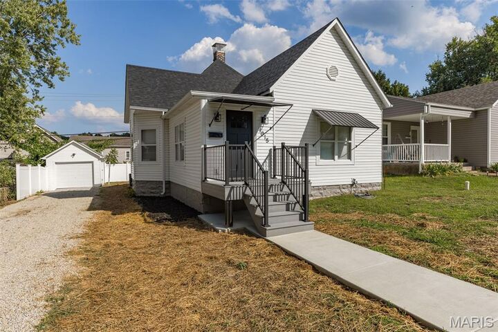 Property Photo: 1015 S 2nd Street MO 63020