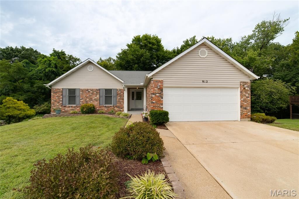 Property Photo: 912 Gastorf Place MO 63031